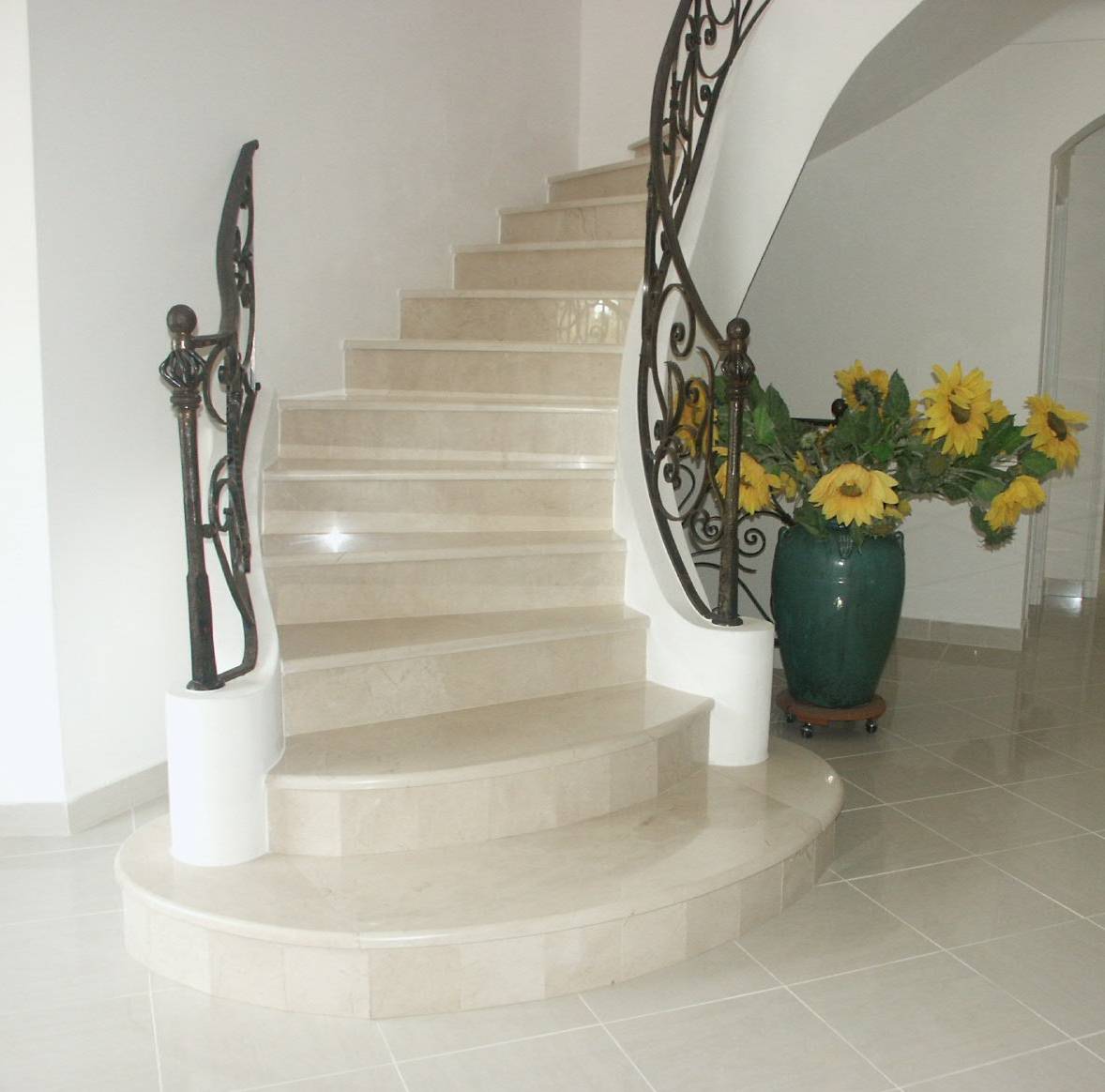 Escalier en Pierre naturelle Crema Marfil