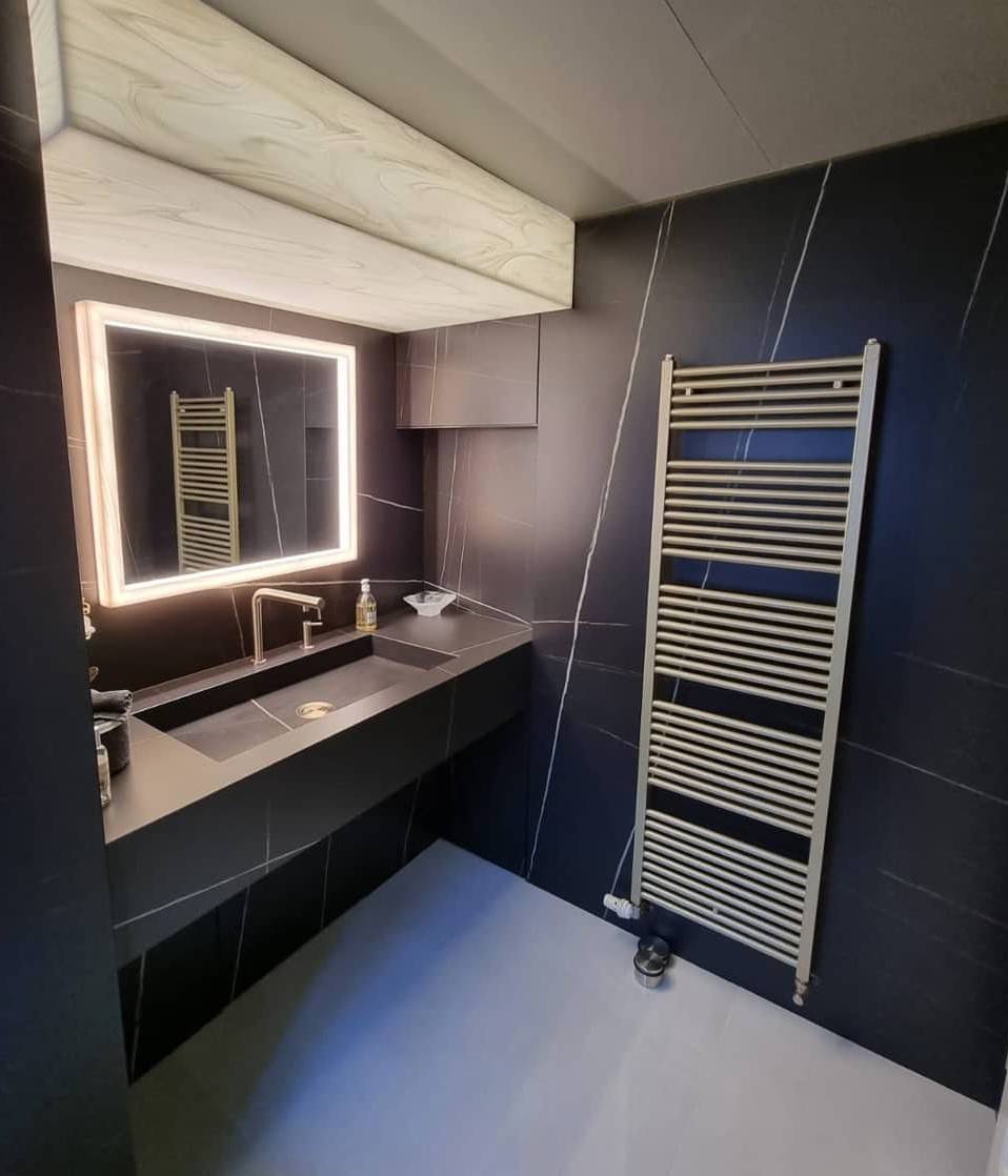 Salle d'eau céramique Azalai à Rosas en Espagne.